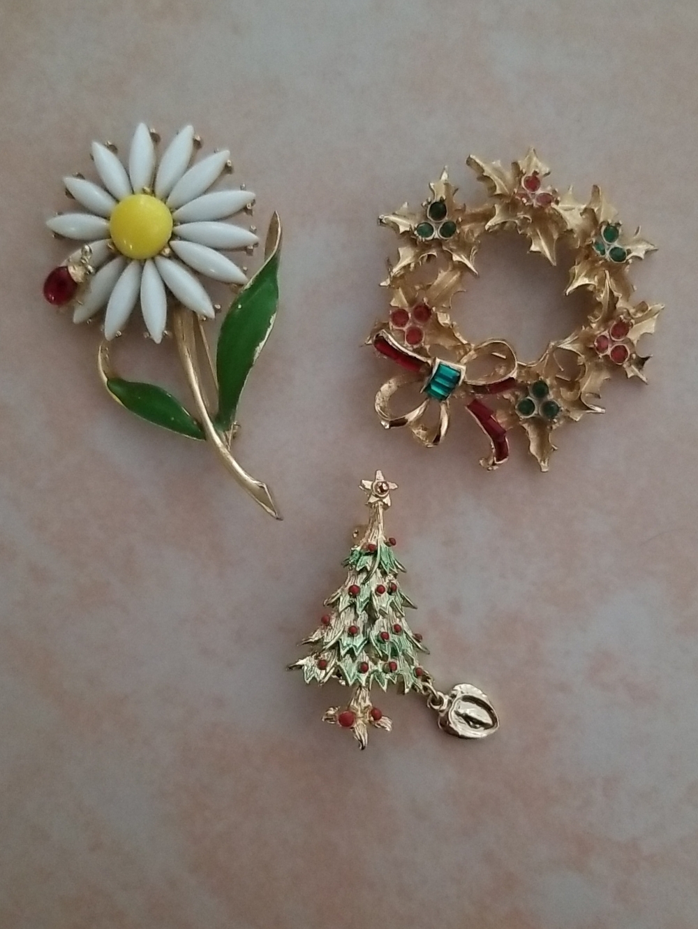 Gold-Tone Holiday Brooch Trio - Daisy, Wreath & Christmas Tree